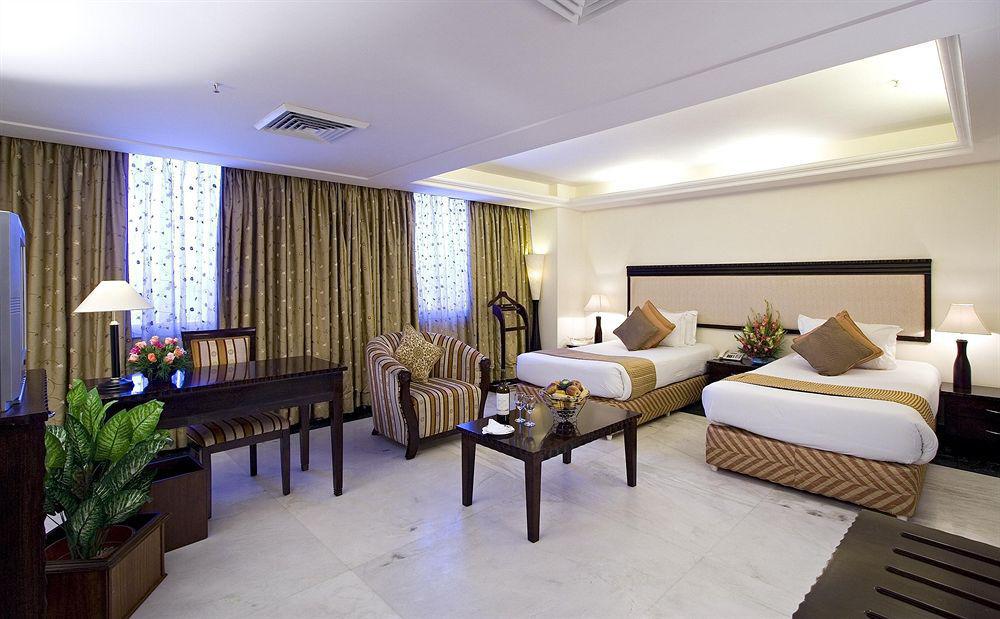 Clarks Inn, Pacific Mall Ghaziabad Exterior foto